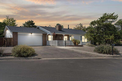 1695 DOMAIN Loop SE, Rio Rancho