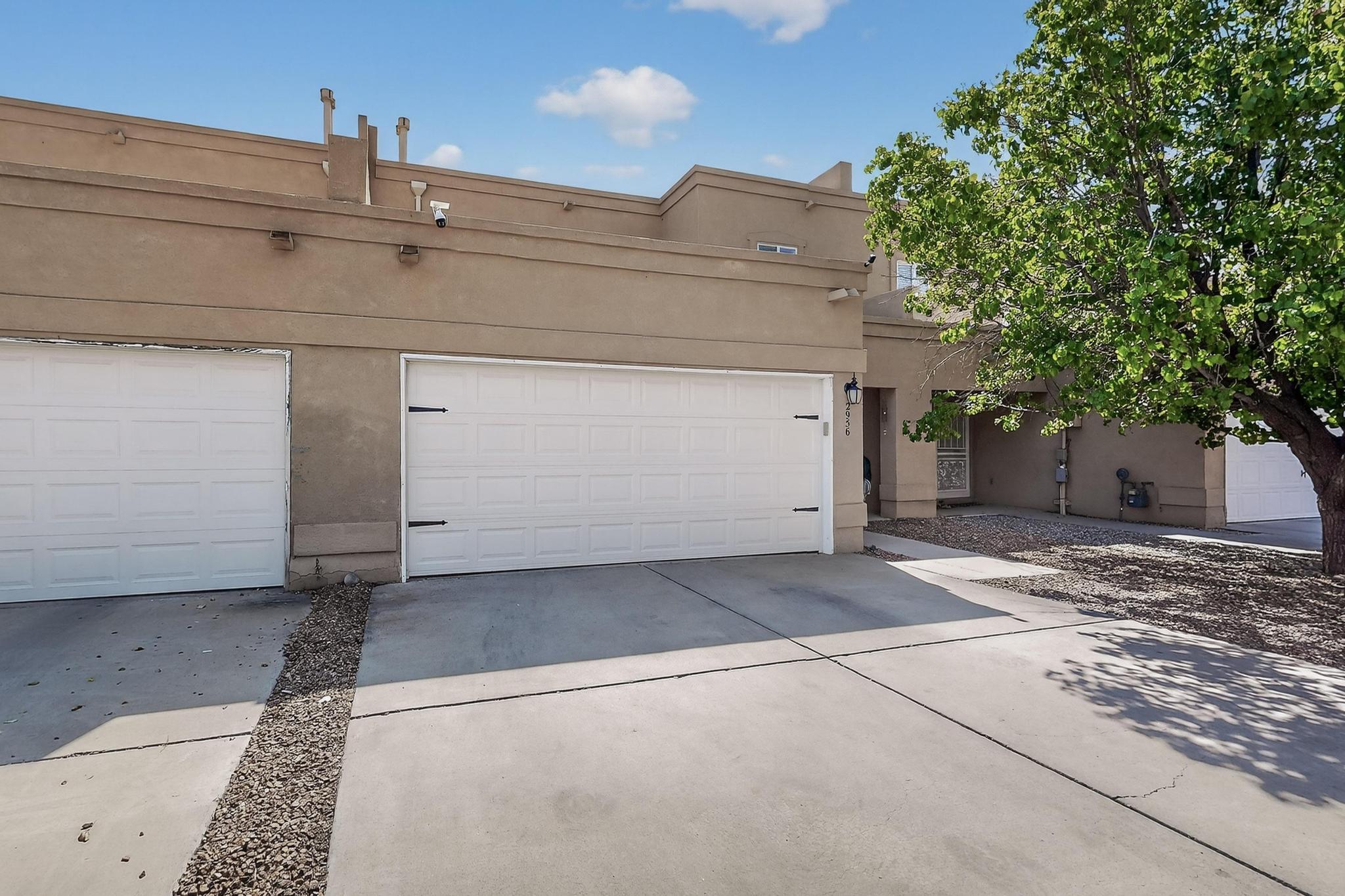 2956 QUAIL POINTE Drive NW - Main Image