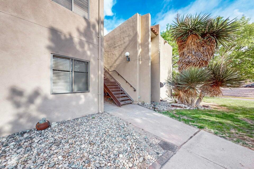 939 Country Club Drive SE J - Main Image