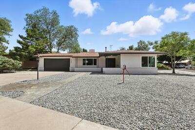 6300 TOPKE Place NE, Albuquerque