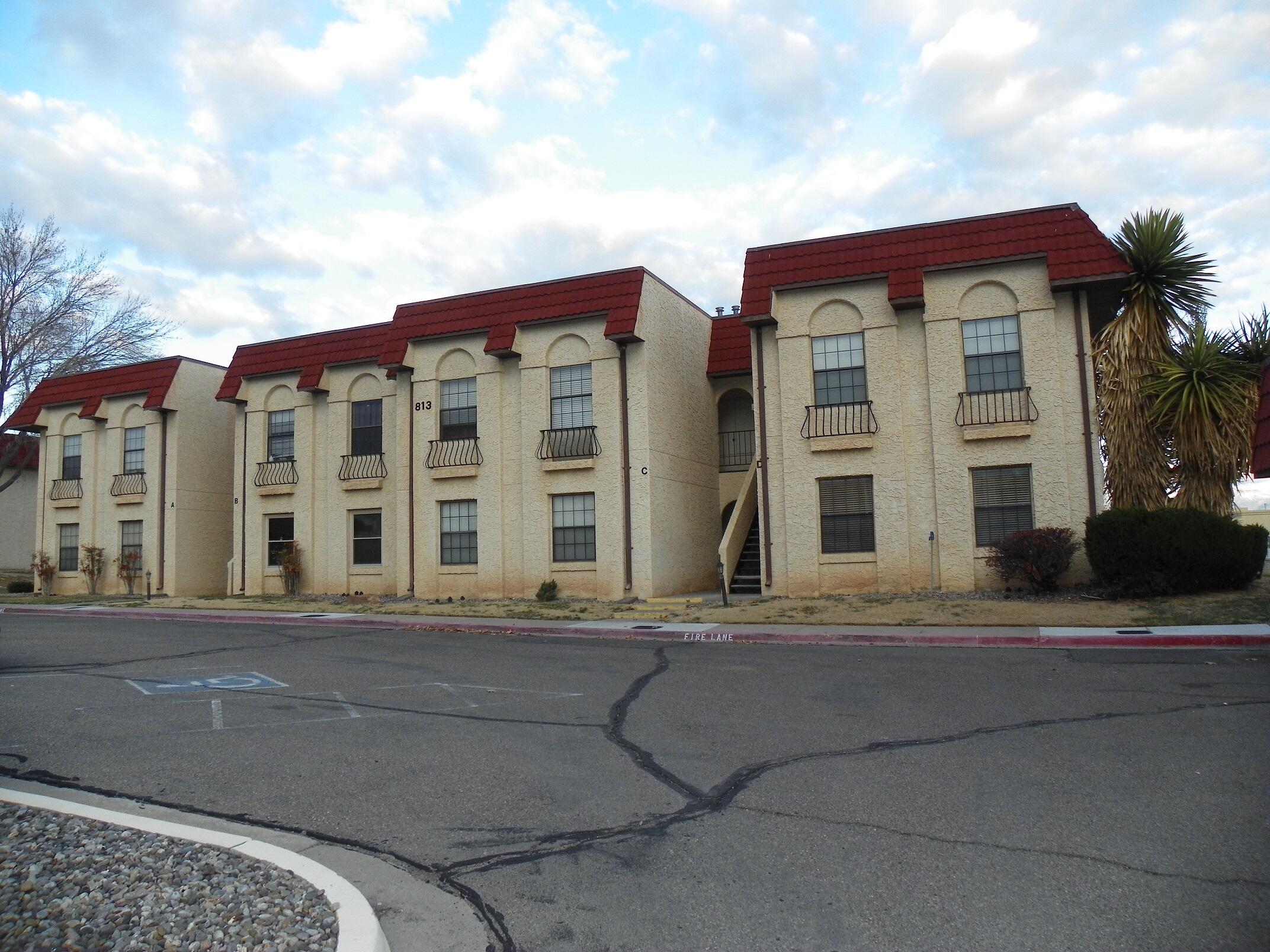 813 Country Club Drive SE 1D - Main Image
