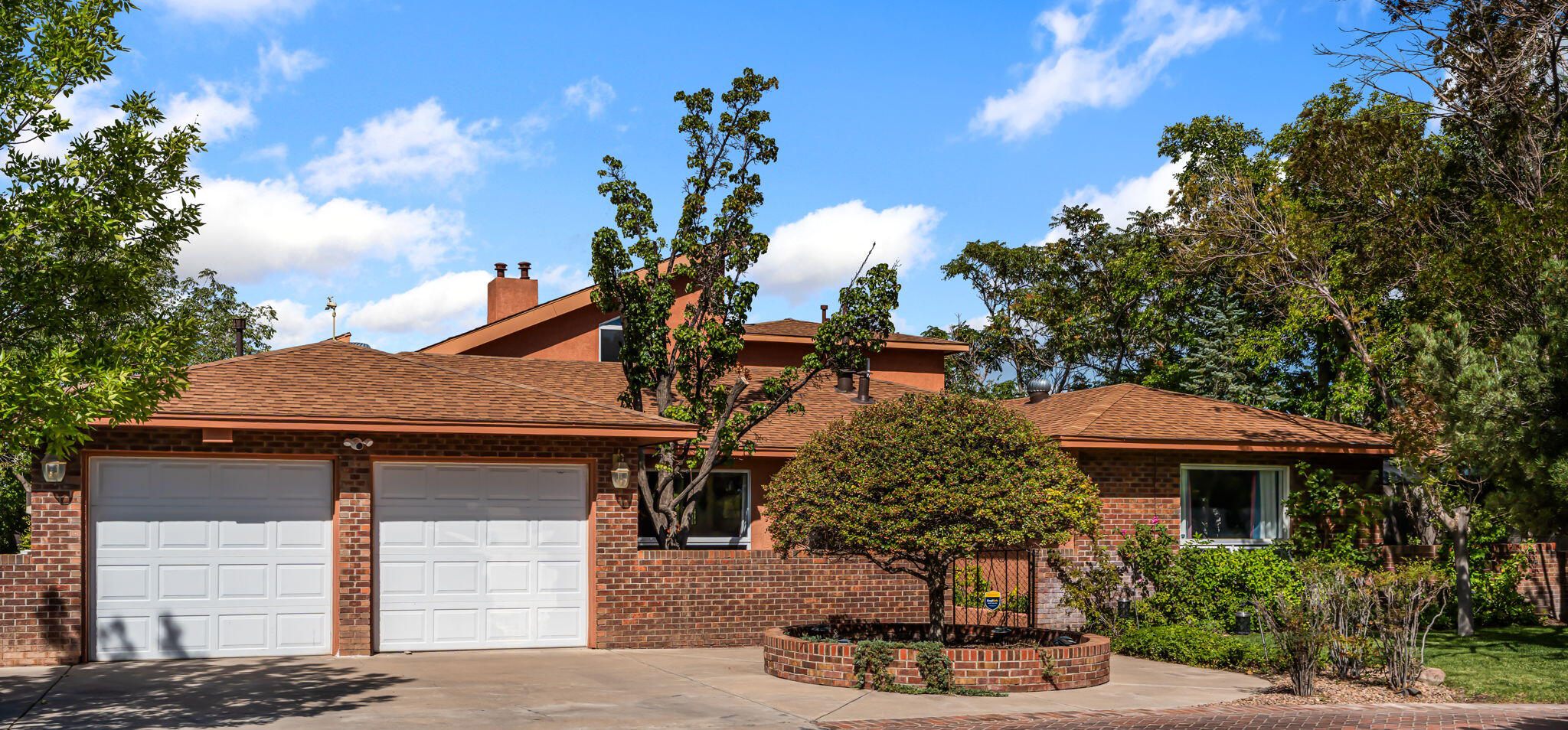 5001 JUSTIN Drive NW - Main Image