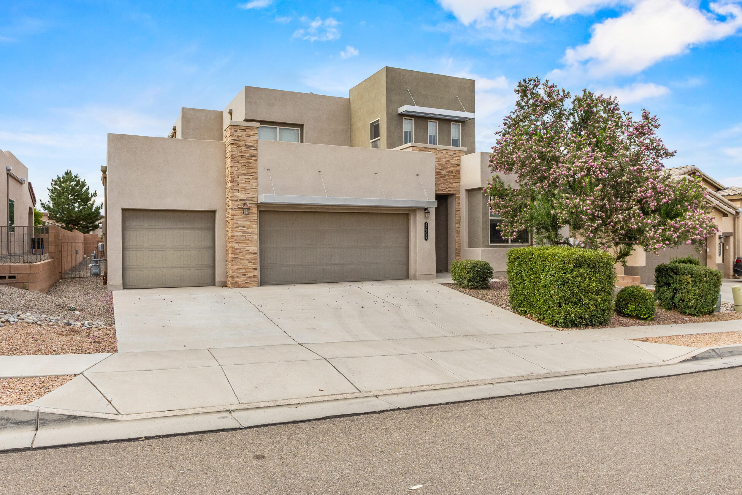 8609 CHILTE PINE Road NW - Main Image