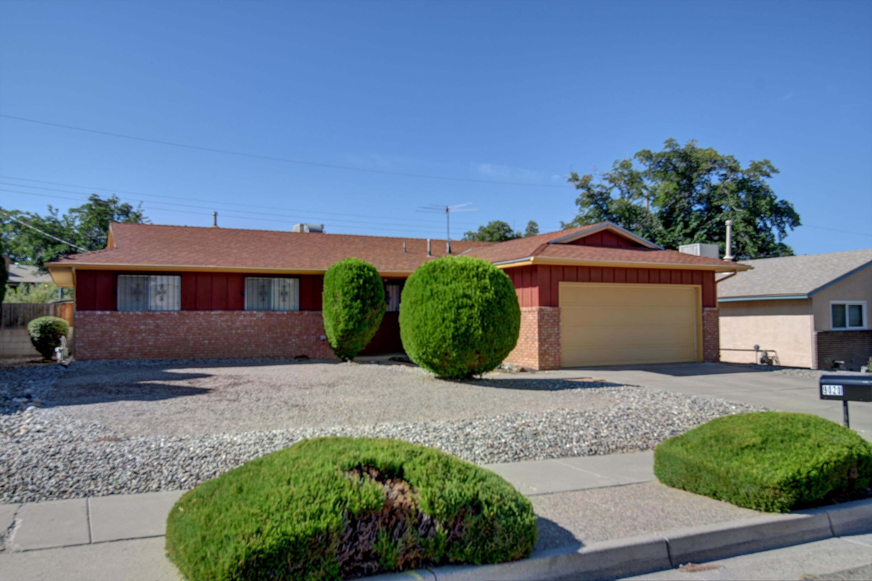 9020 LA BARRANCA Avenue NE - Main Image