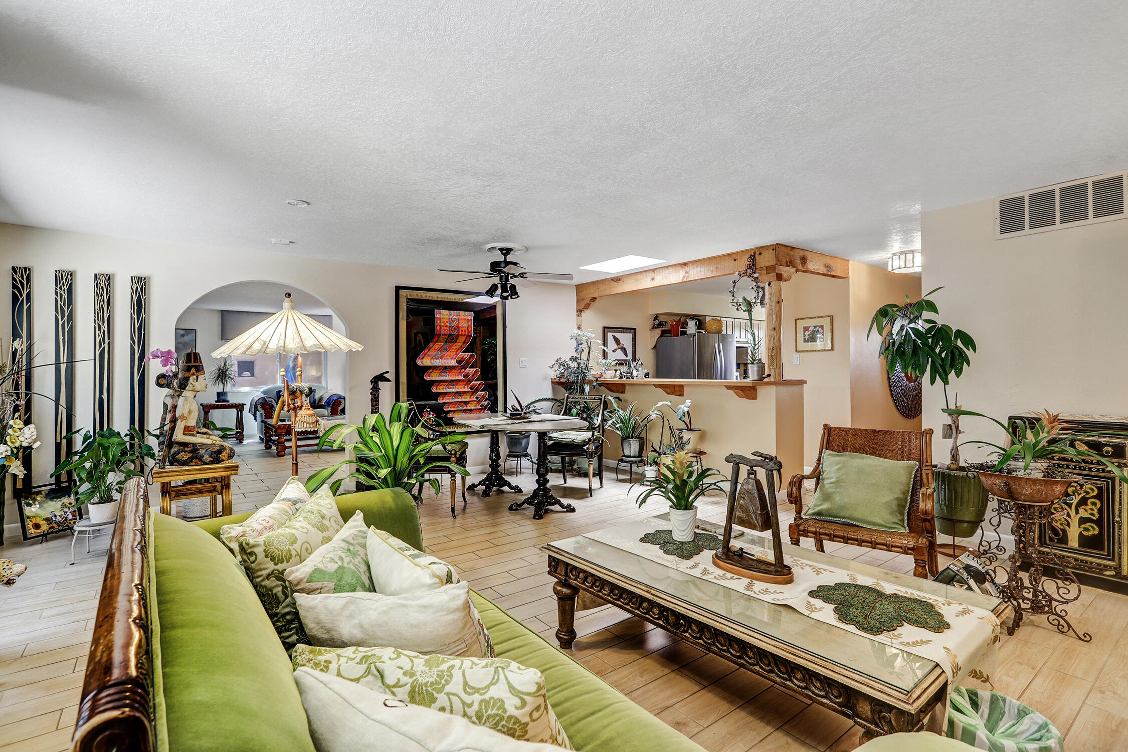 9209 LAYTON Avenue NE - Main Image