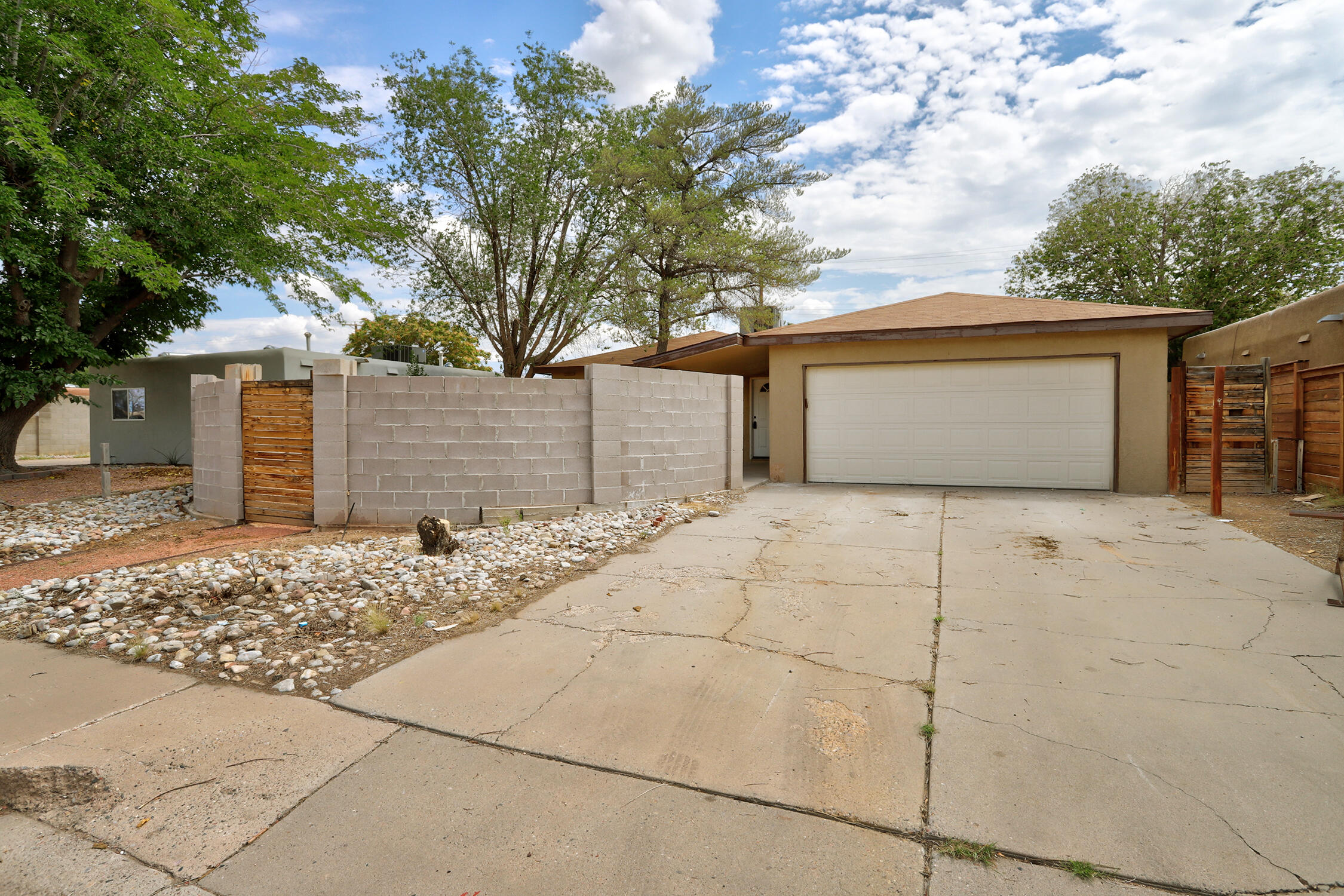 2420 CAGUA Drive NE - Main Image