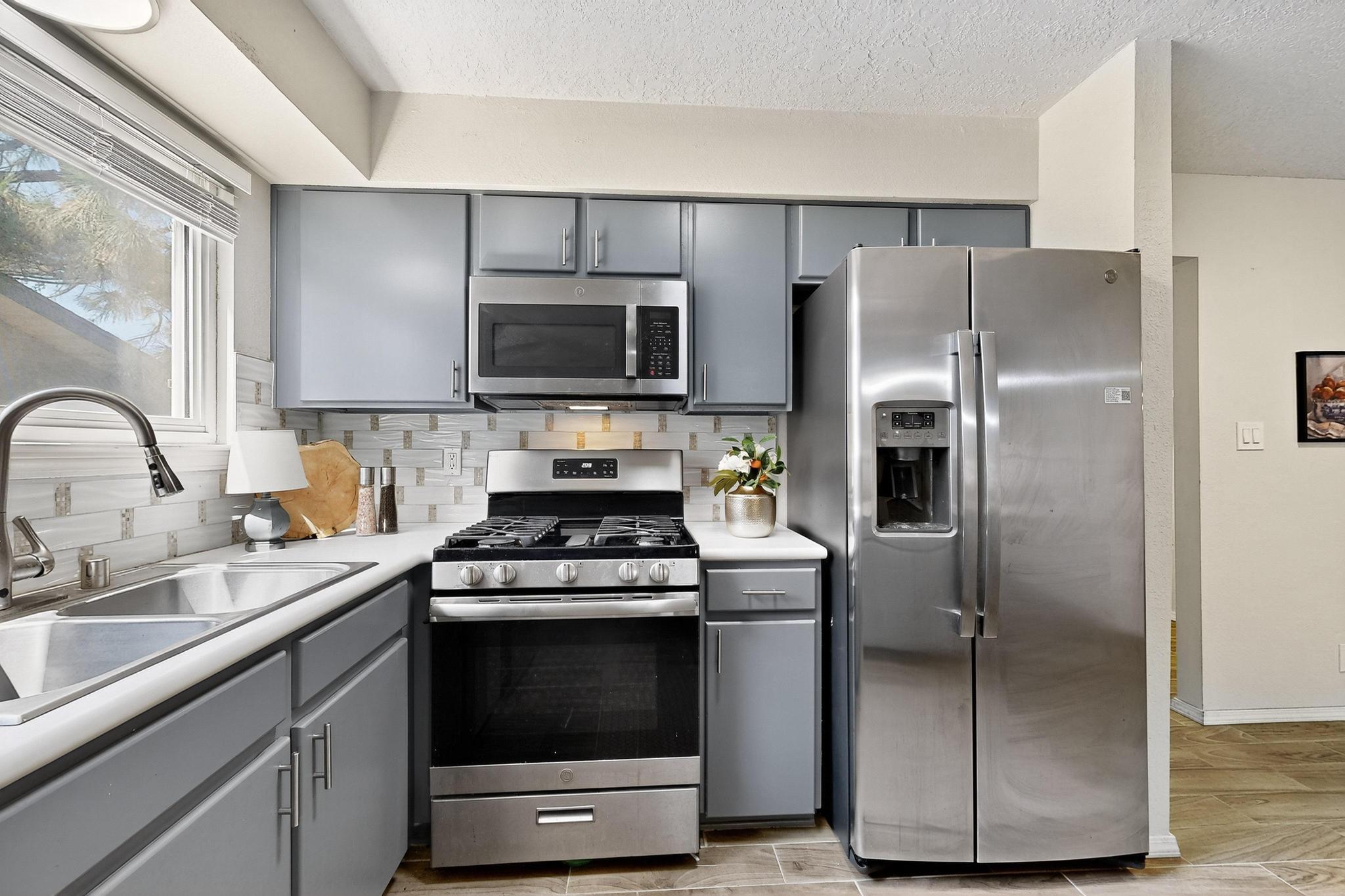 6904 ESTHER Avenue NE - Main Image