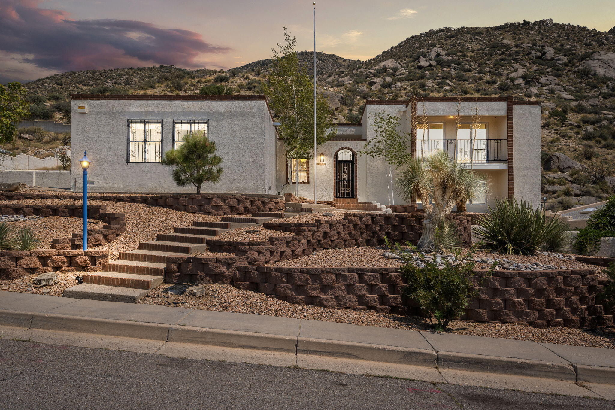 3004 Camino De La Sierra NE - Main Image