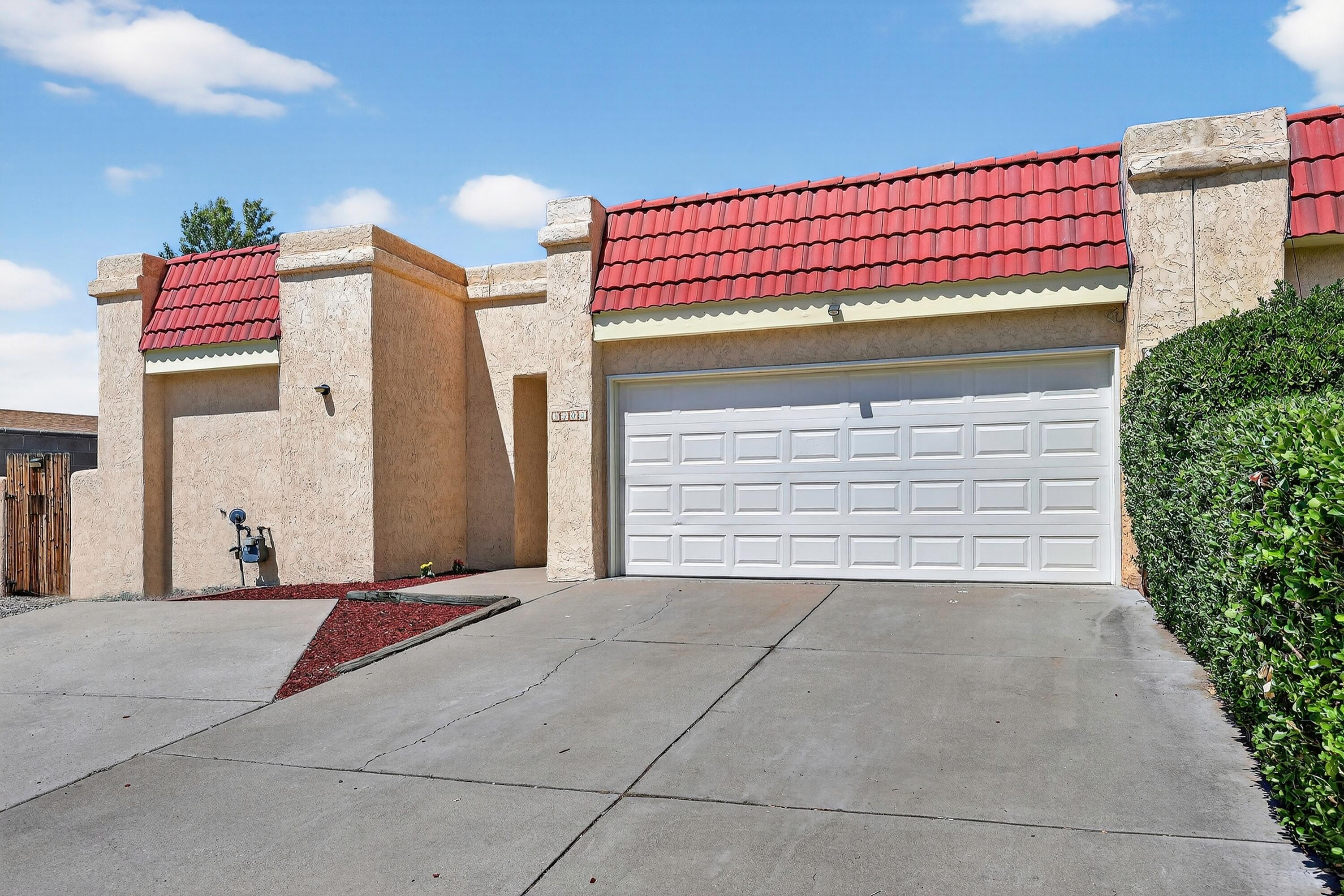 9505 COMANCHE Road NE - Main Image