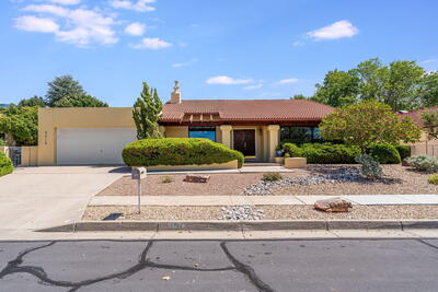 5712 PAPAYA Place NE, Albuquerque