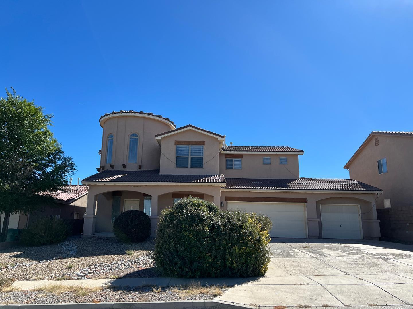 828 Loma Pinon Loop NE - Main Image