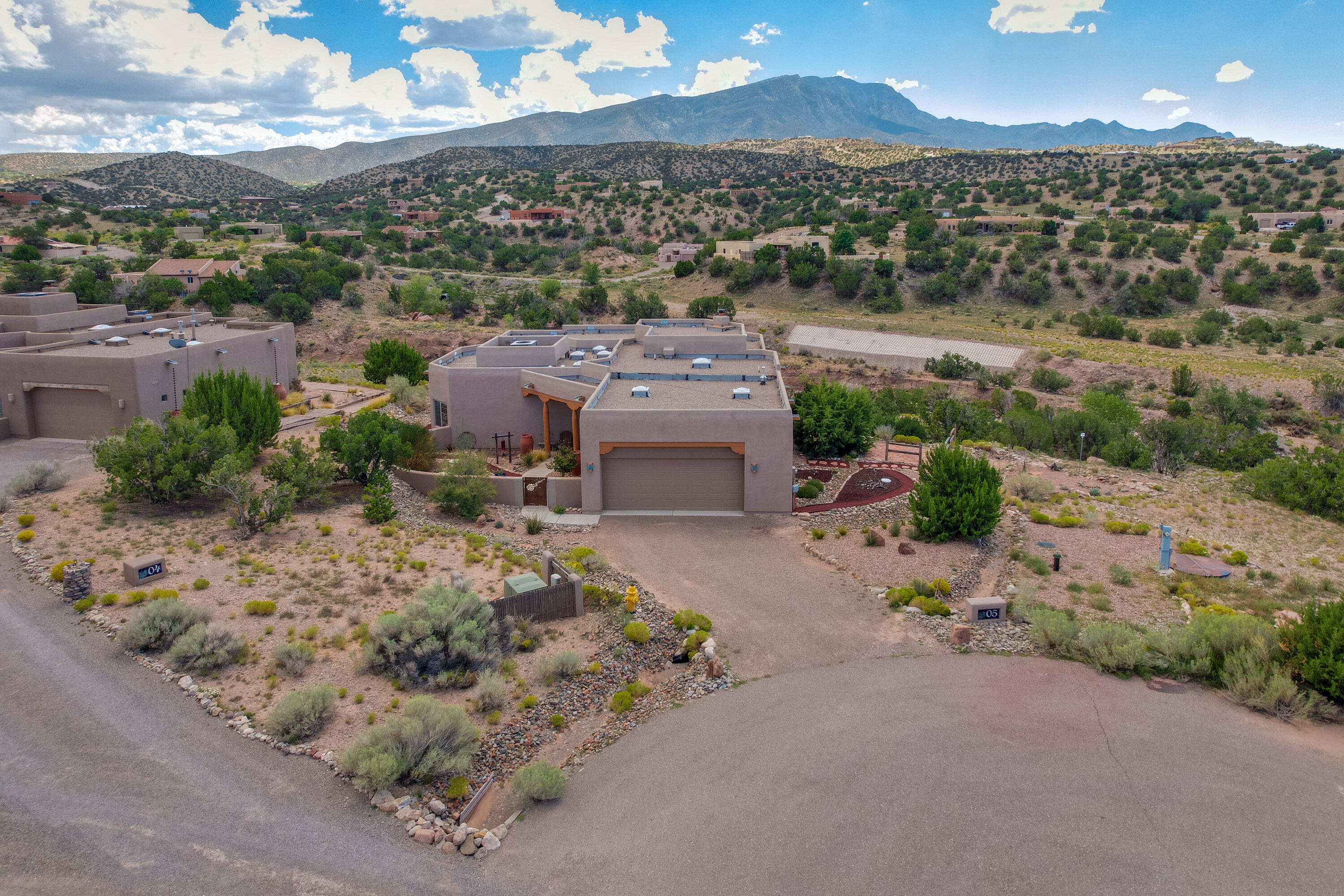 5 CREEKSIDE Court - Main Image