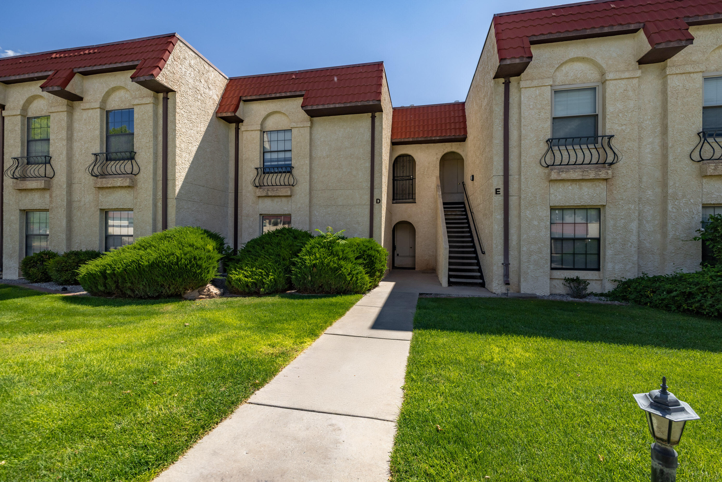 833 COUNTRY CLUB Drive SE D1 - Main Image