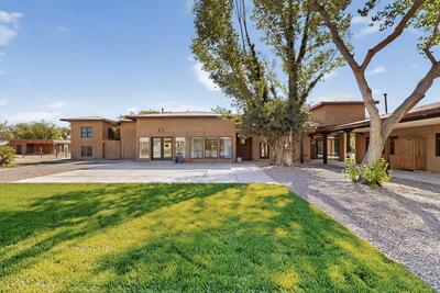 8909 Rio Grande Boulevard NW, Los Ranchos