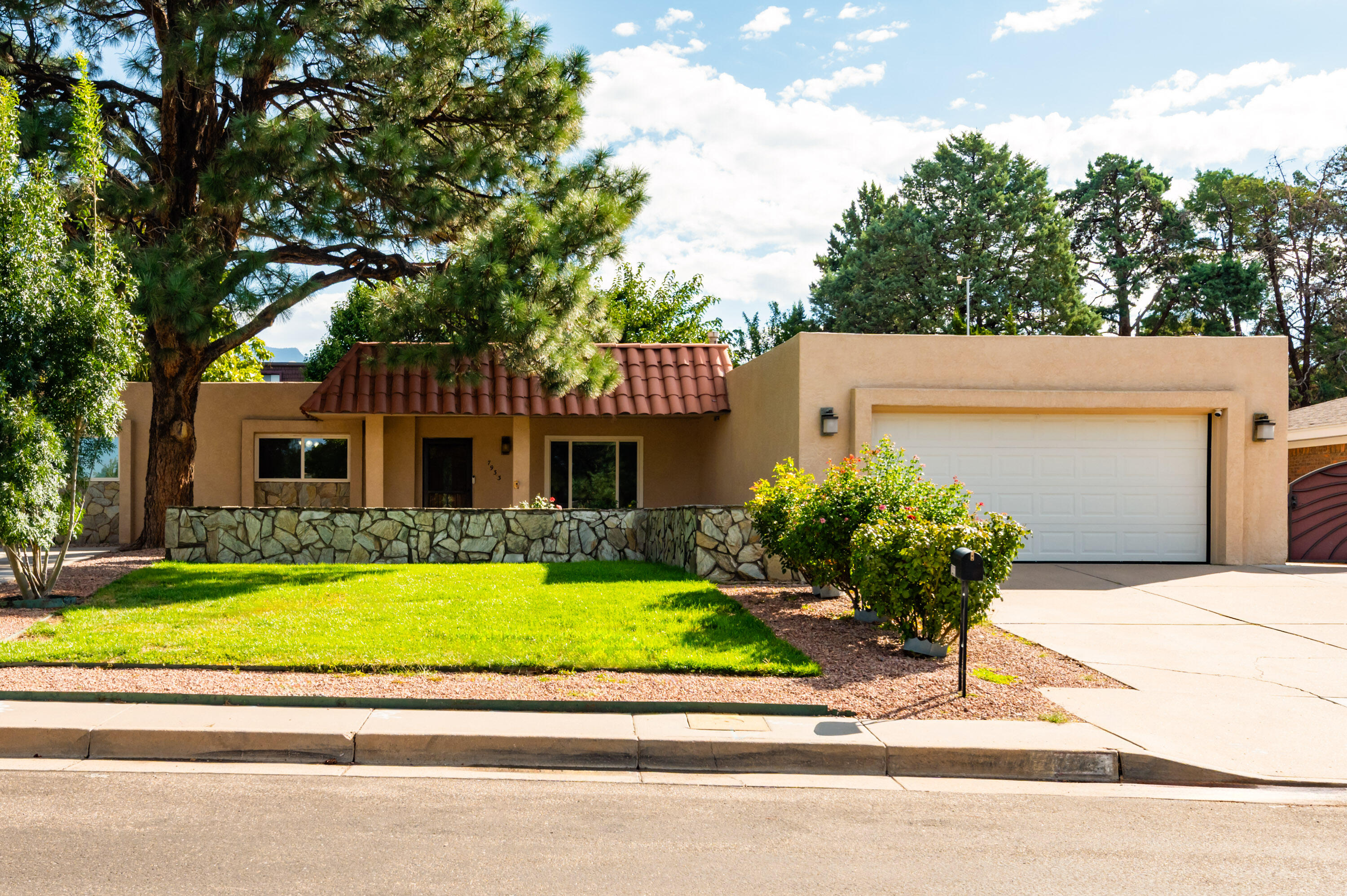 7933 ACADEMY Trail NE - Main Image