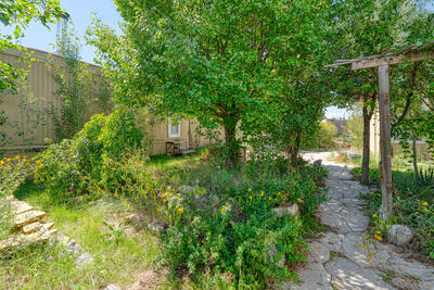 10 MOON RANCH Road, Tijeras