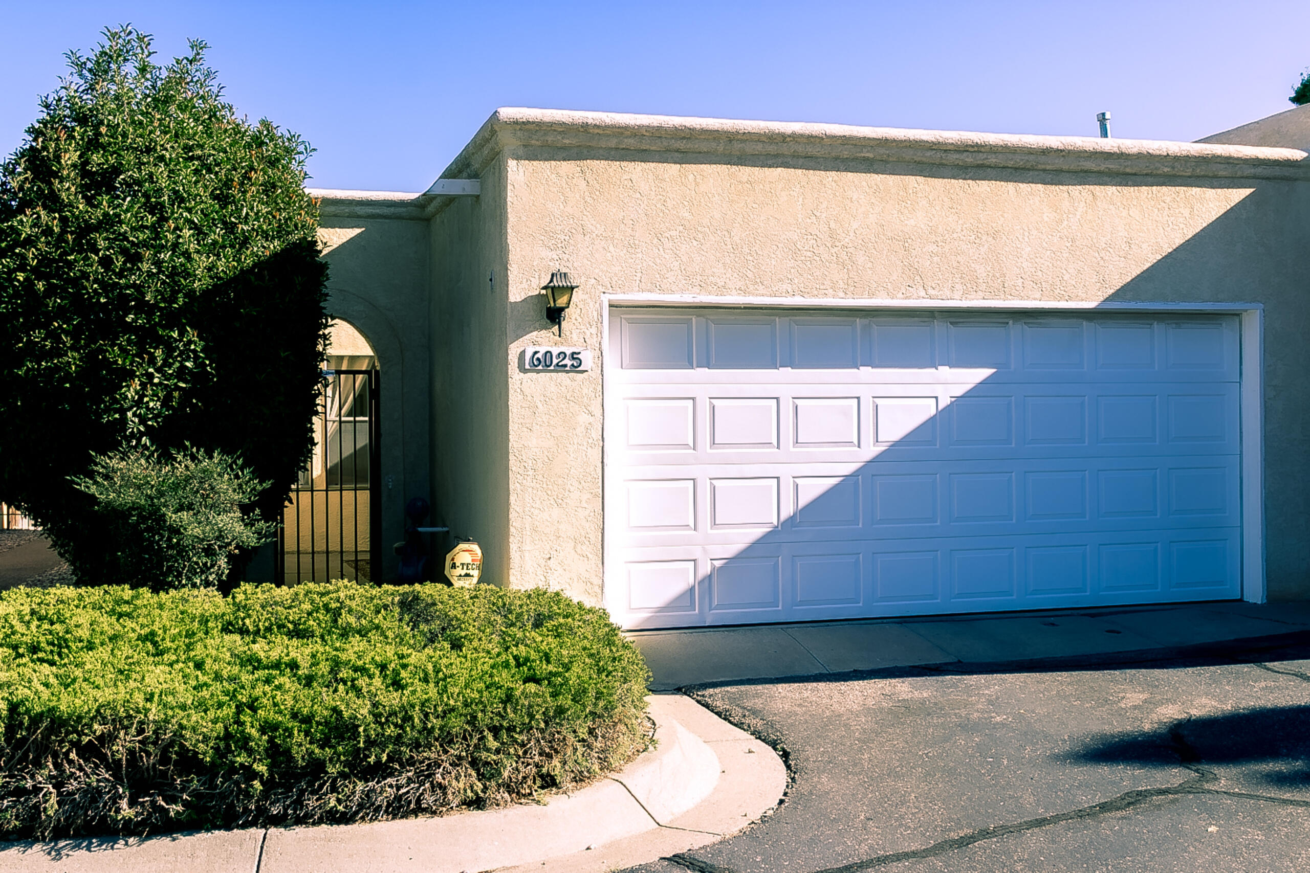 6025 Del Campo Place NE - Main Image