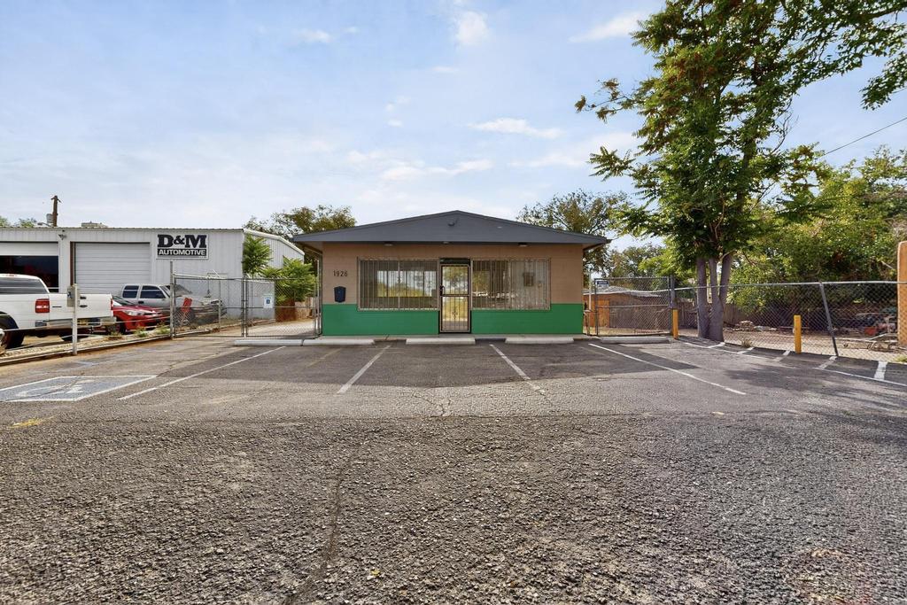 1926 ISLETA Boulevard SW - Main Image