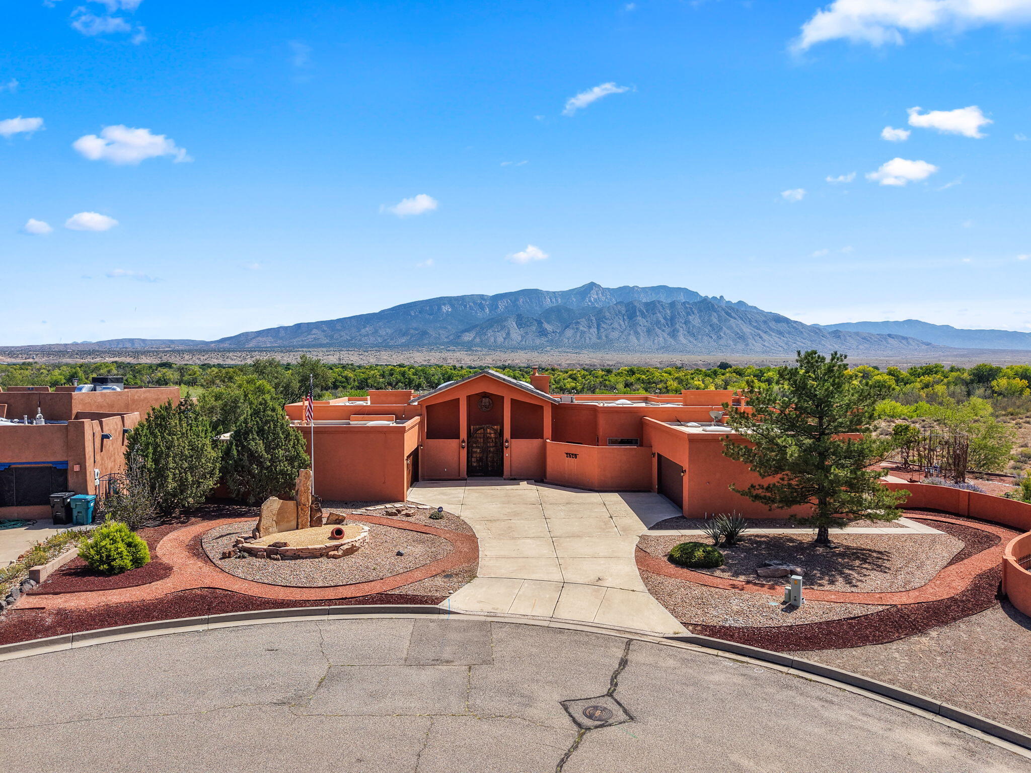 2520 SANDIA Loop NE - Main Image