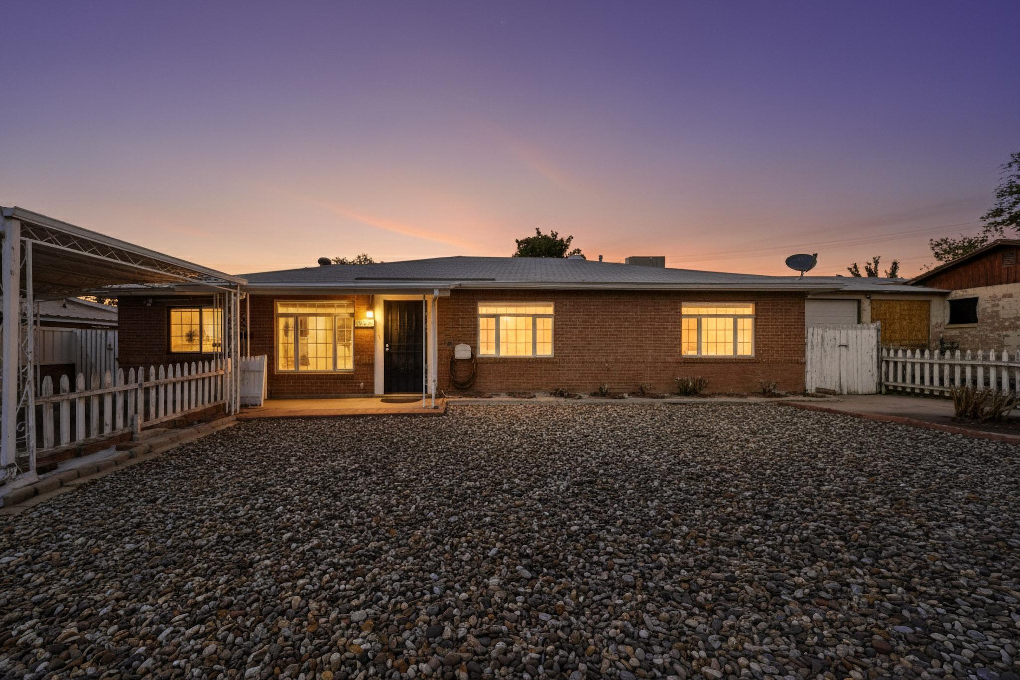 8623 MENAUL Boulevard NE - Main Image