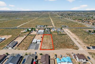 813 1st St NE, Rio Rancho 