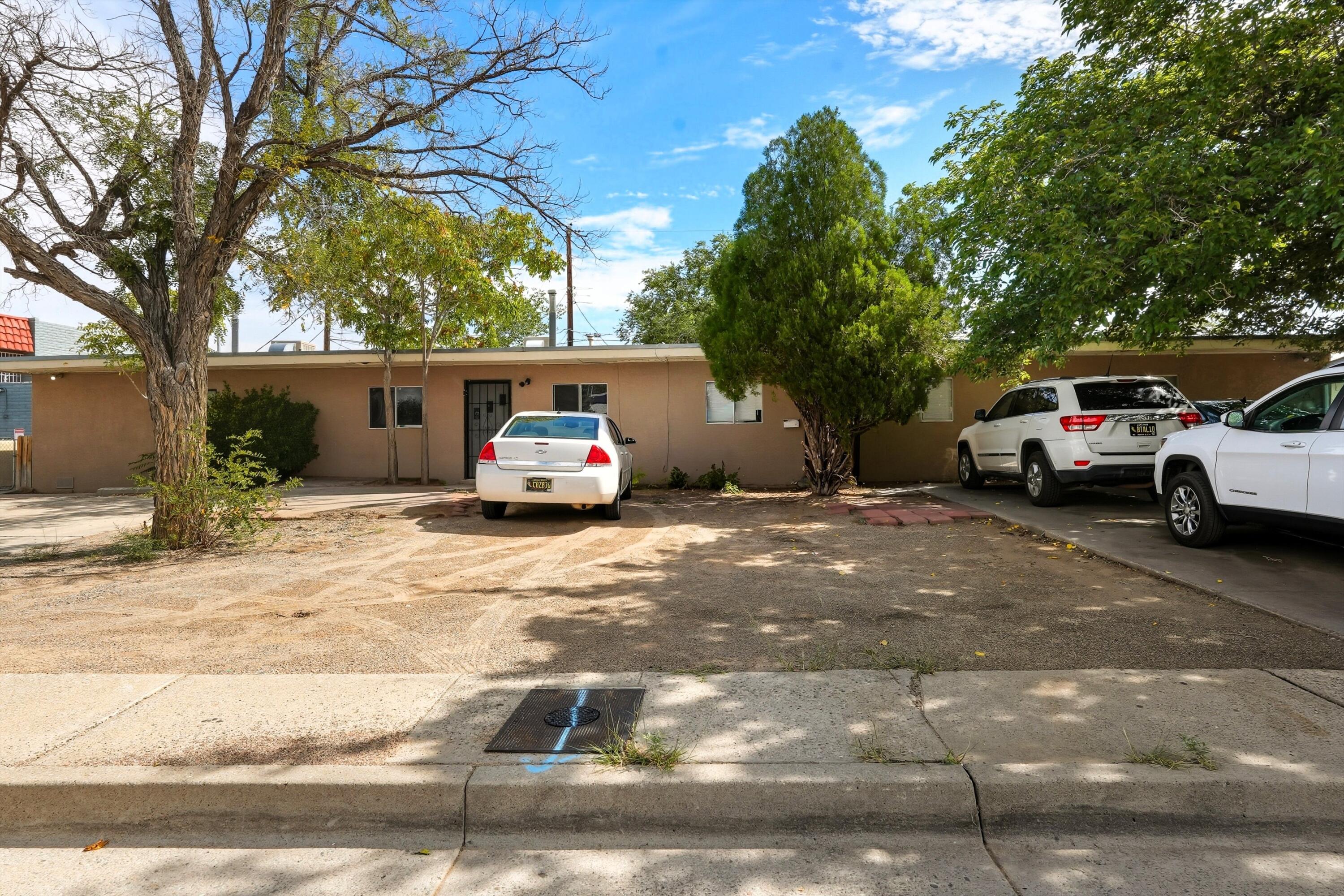 560 ESTANCIA Drive NW - Main Image