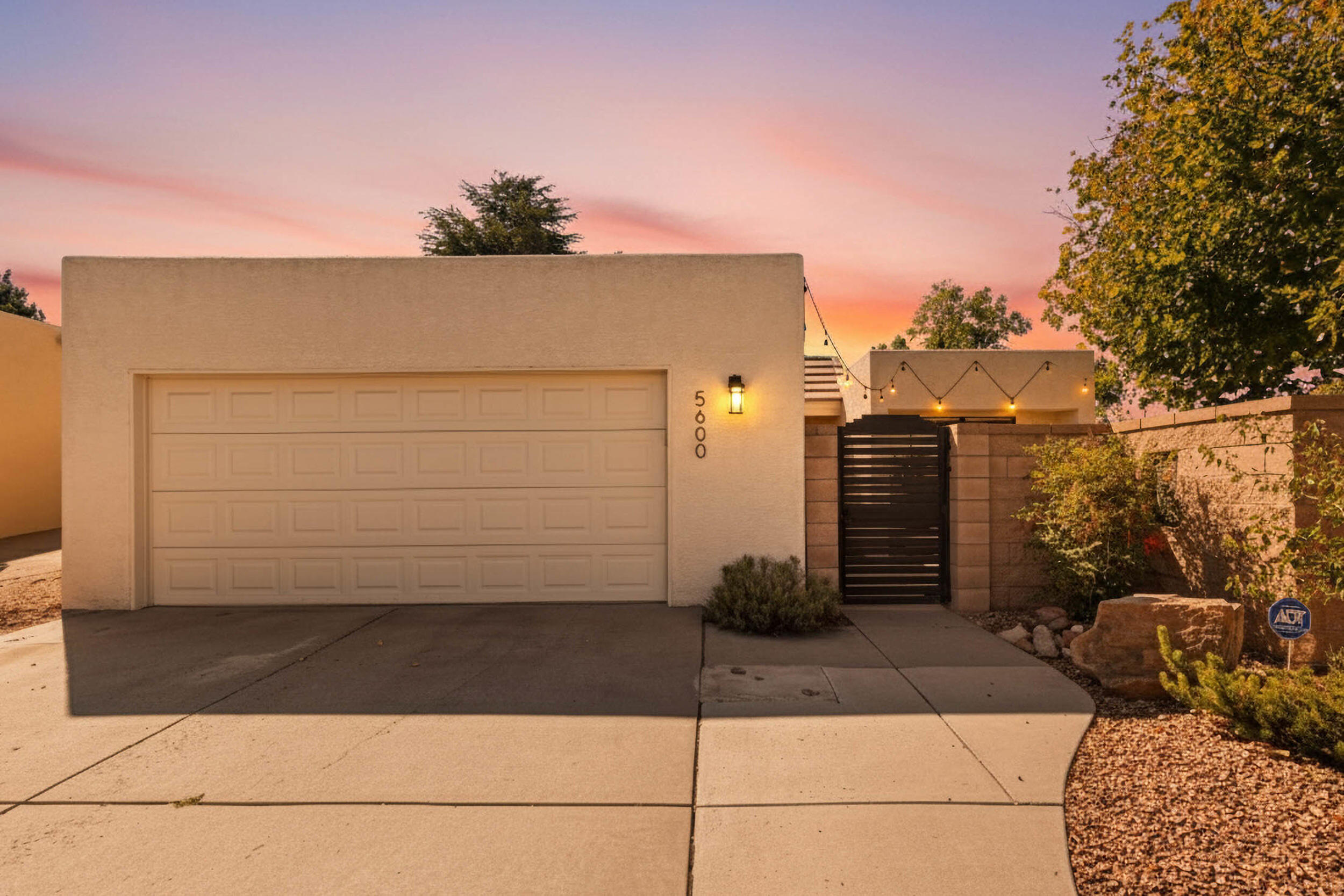 5600 Amigo Way NE - Main Image