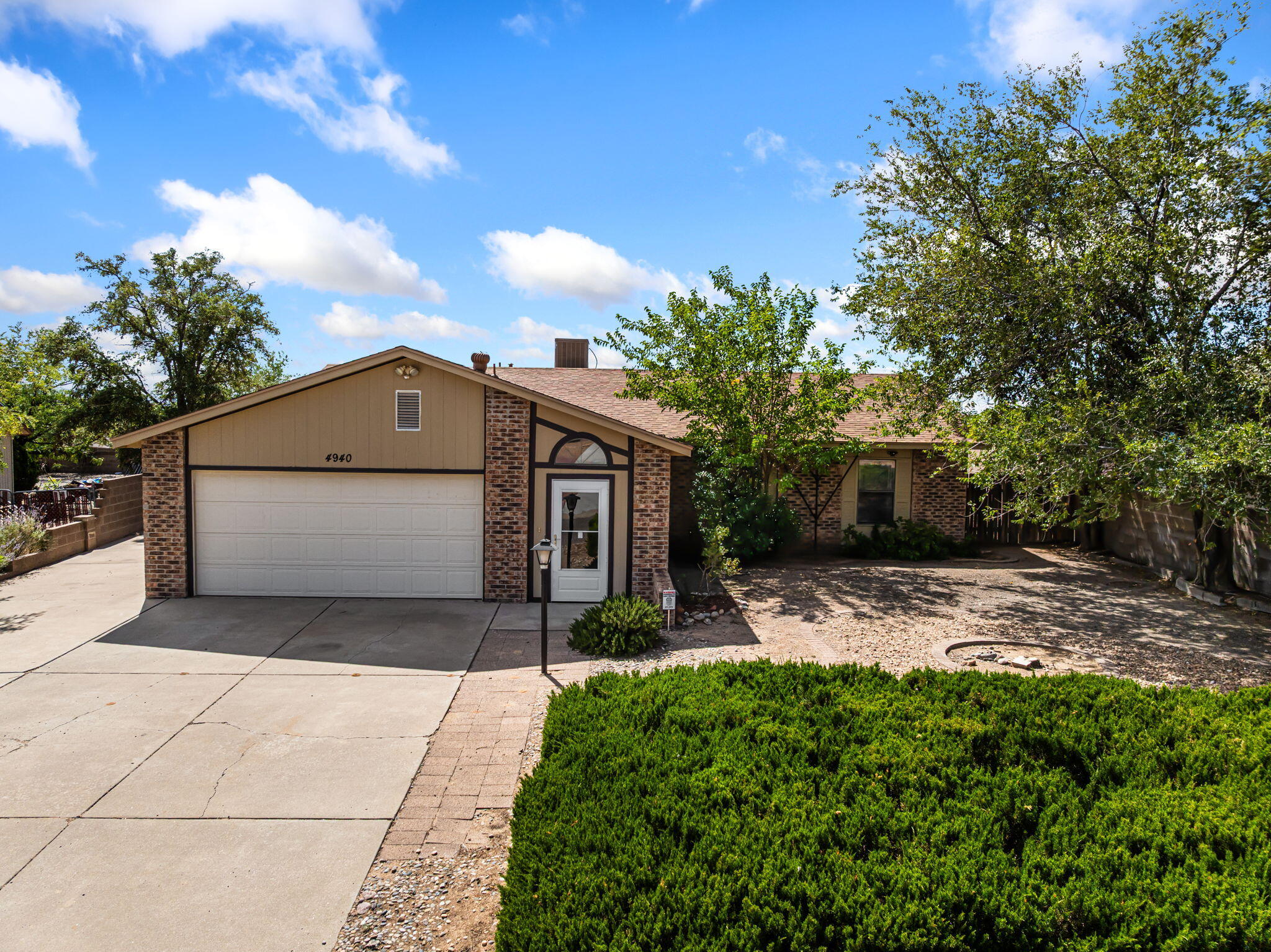 4940 ZIRCONIA Drive NE - Main Image