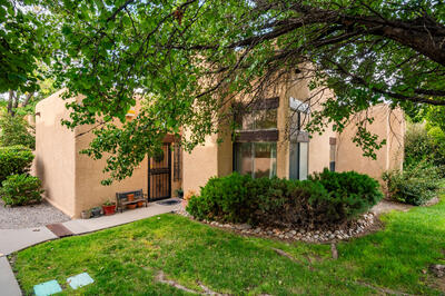 10221 LAS CASITAS Street NE, Albuquerque