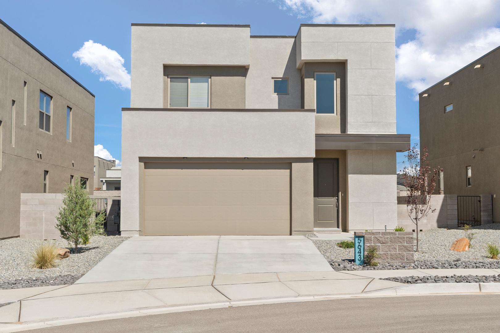 5643 LINQ Place NE - Main Image