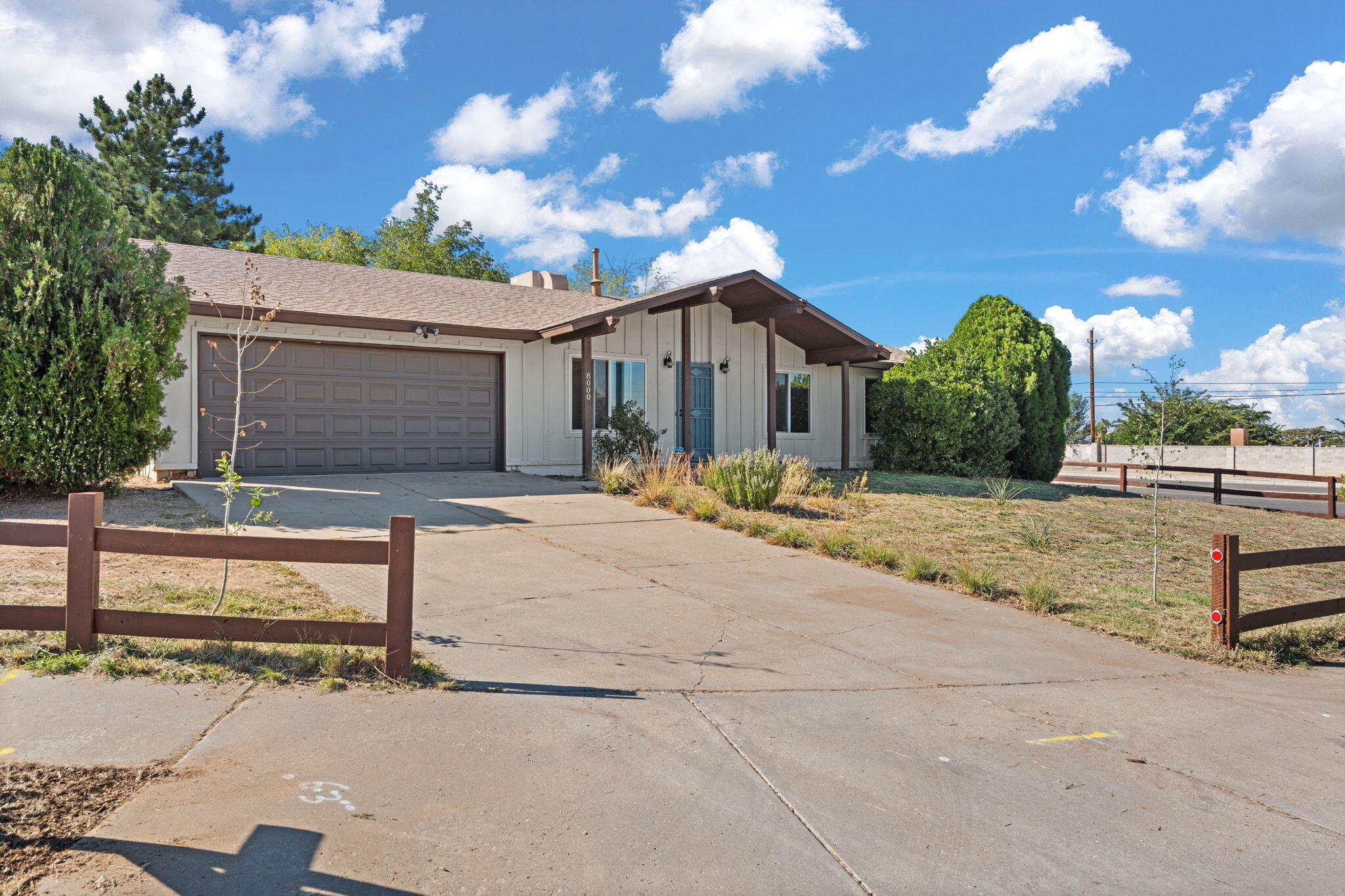 8000 LOMA DEL NORTE Road NE - Main Image