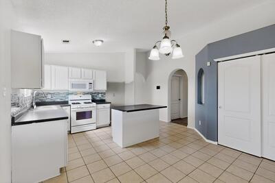 108 AVENIDA JARDIN, Los Lunas