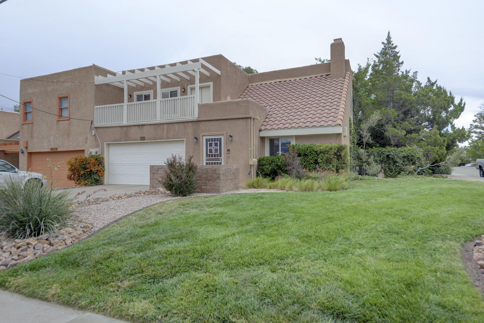 4923 MARBLE Avenue NE - Main Image