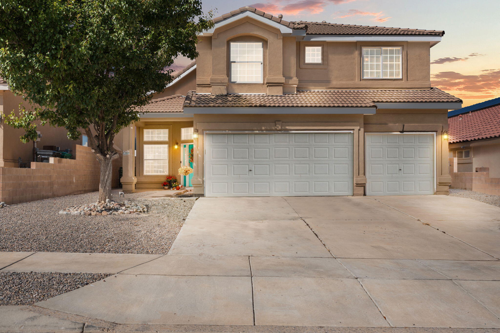 1207 MIRADOR Loop NE - Main Image