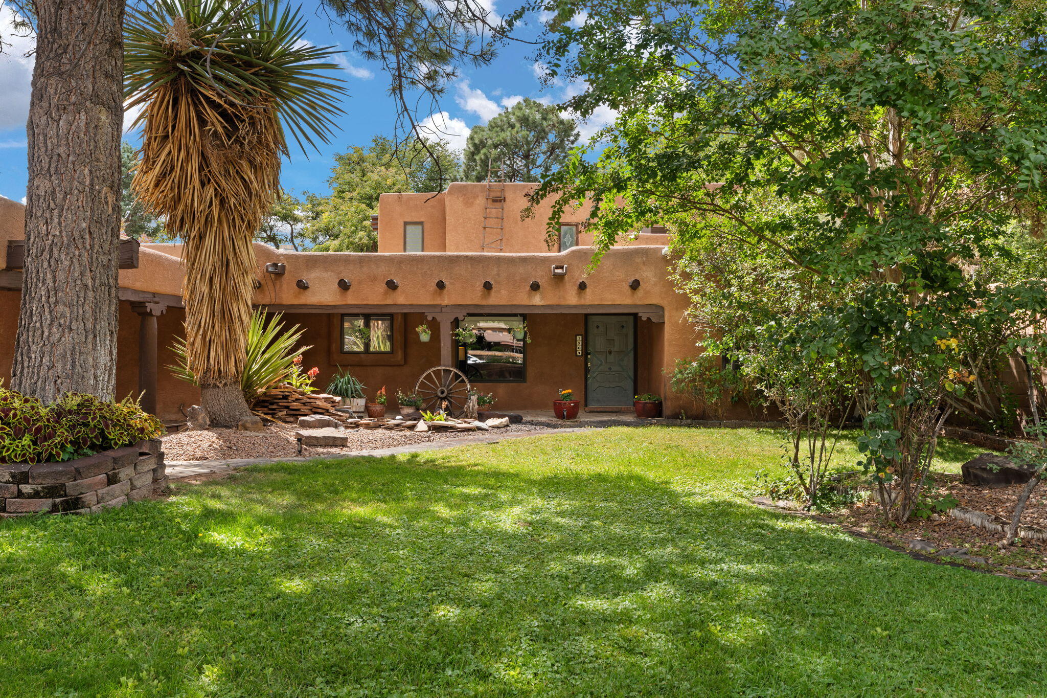 1504 LUCYLE Place NW - Main Image