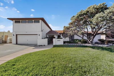 1917 MONTE LARGO Drive NE, Albuquerque 