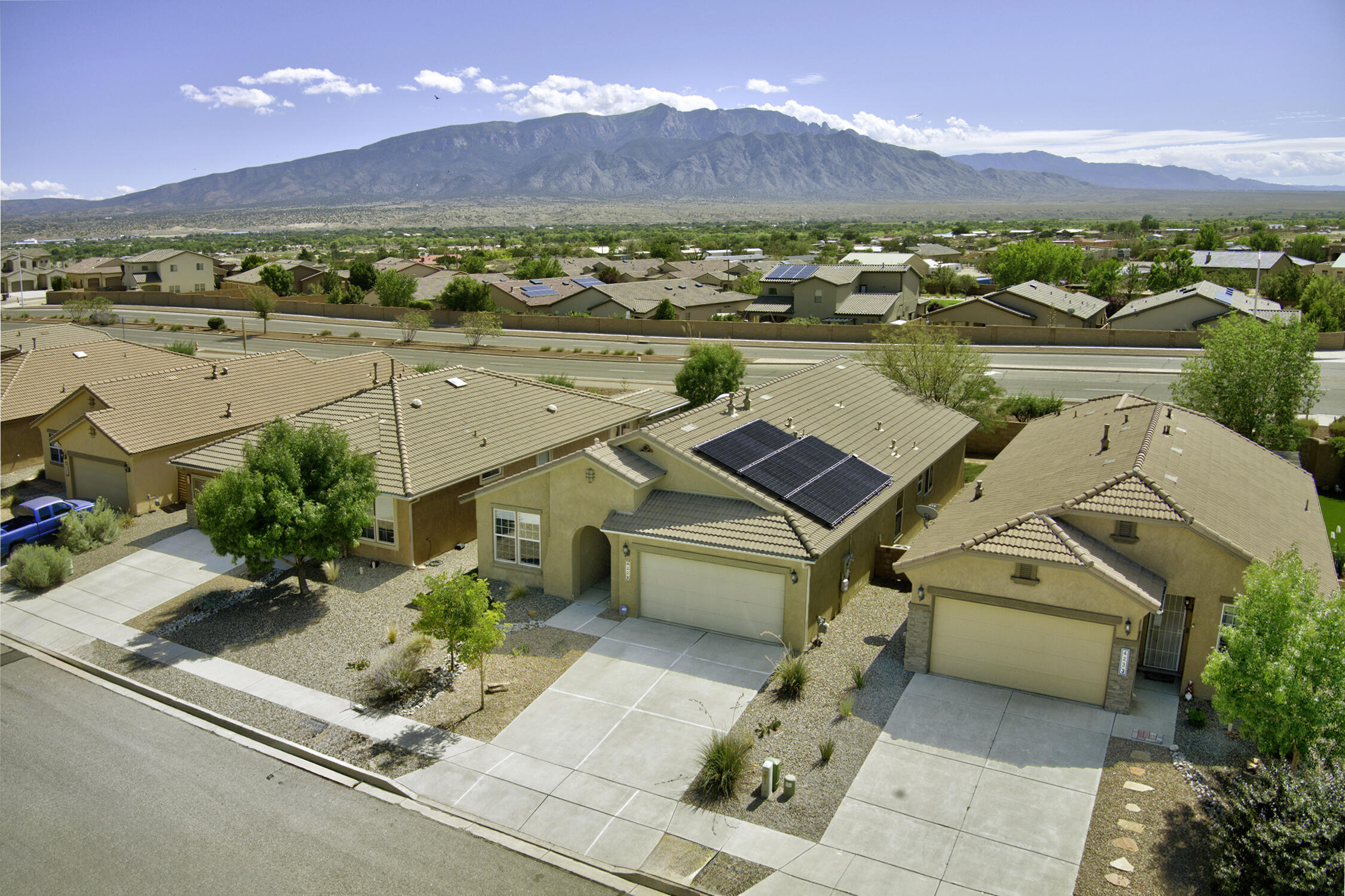 4229 North Pole Loop NE