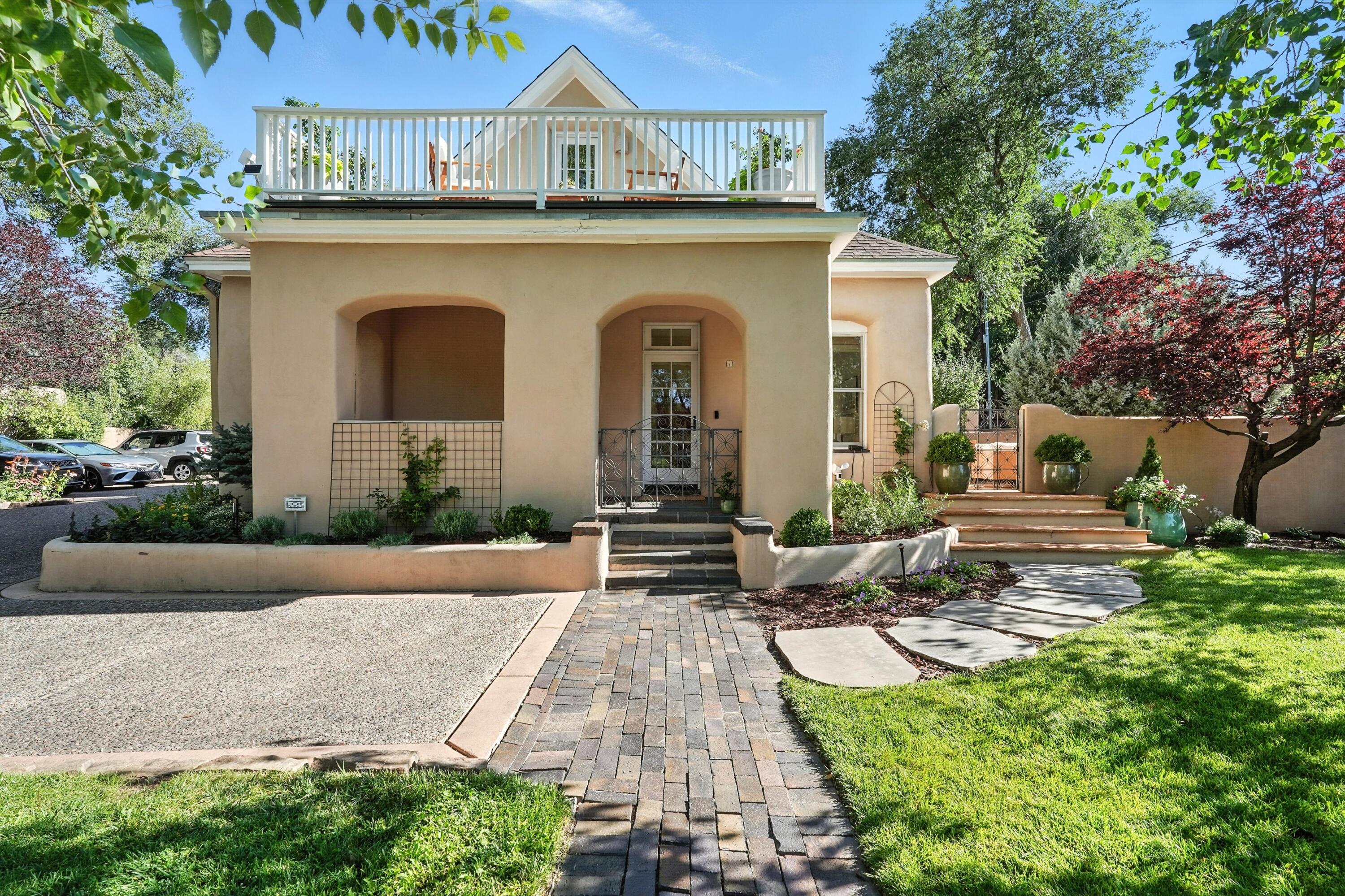 629 E Palace Avenue Avenue 1 - Main Image