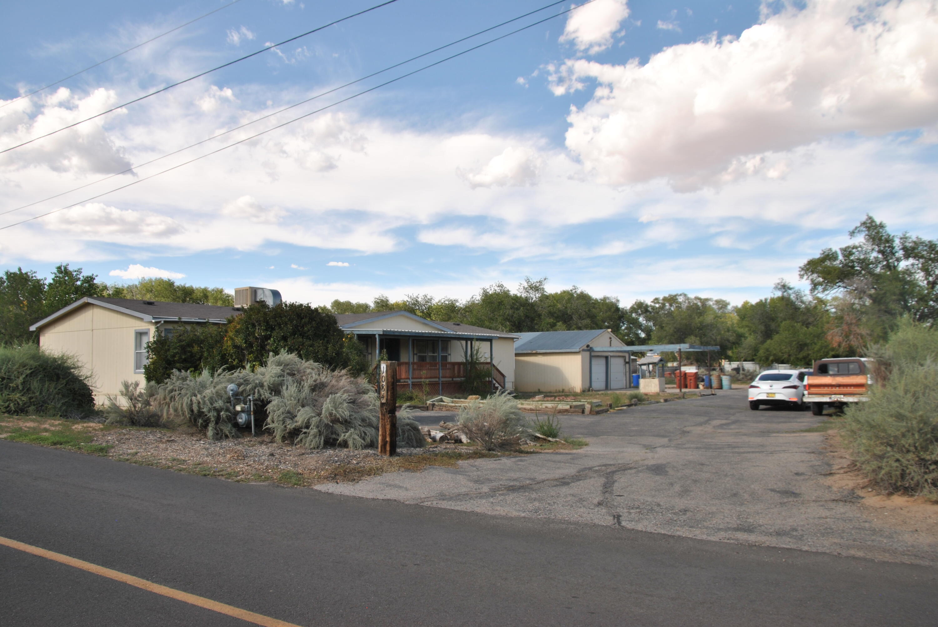 1084 W LA ENTRADA - Main Image
