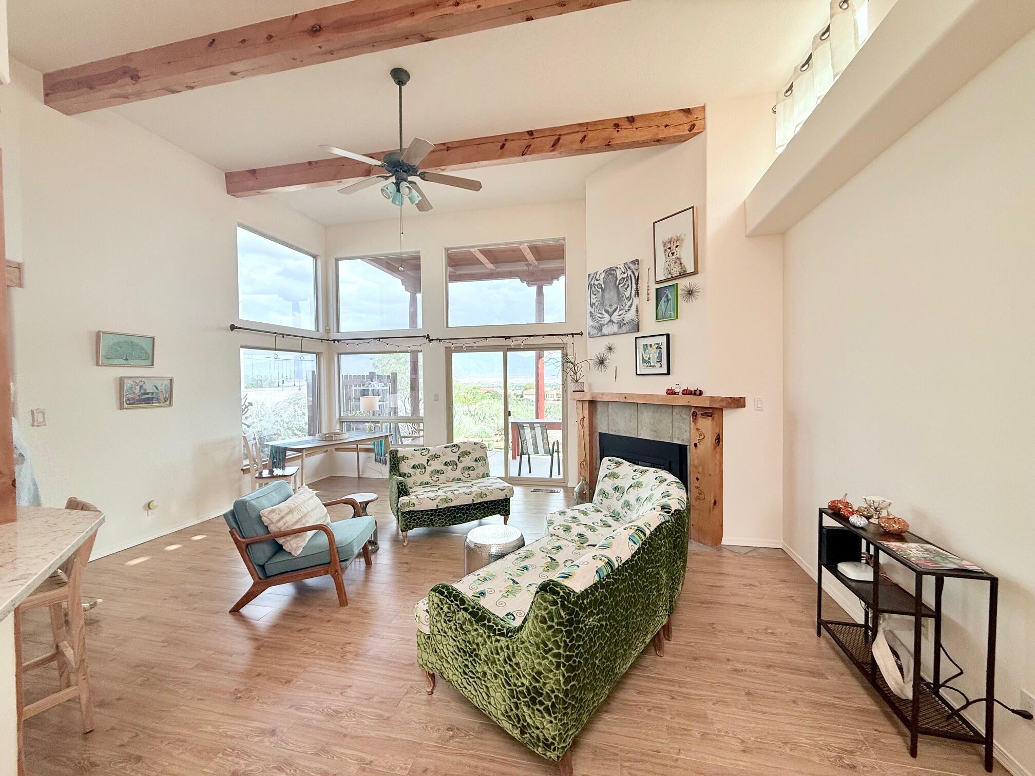832 ACAPULCO Road NE - Main Image