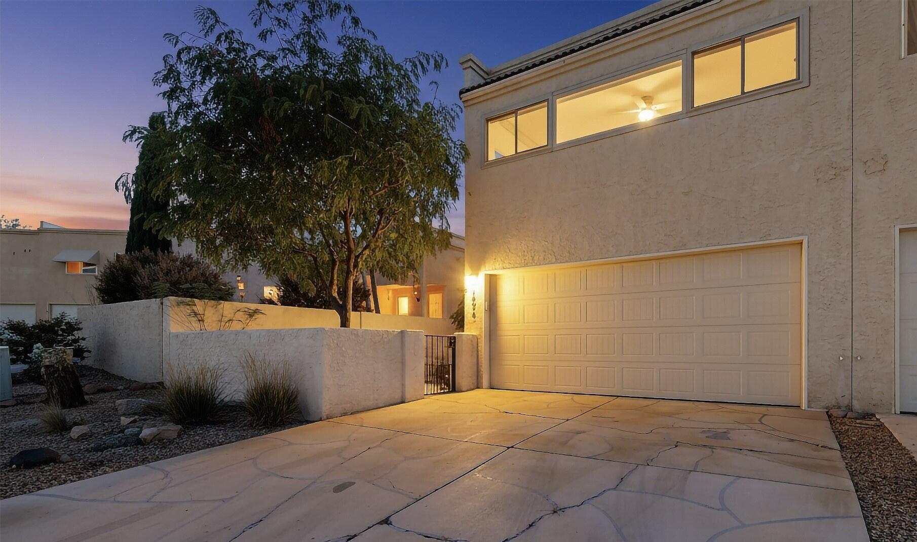 10016 DEL CHAPARRAL Court NE - Main Image