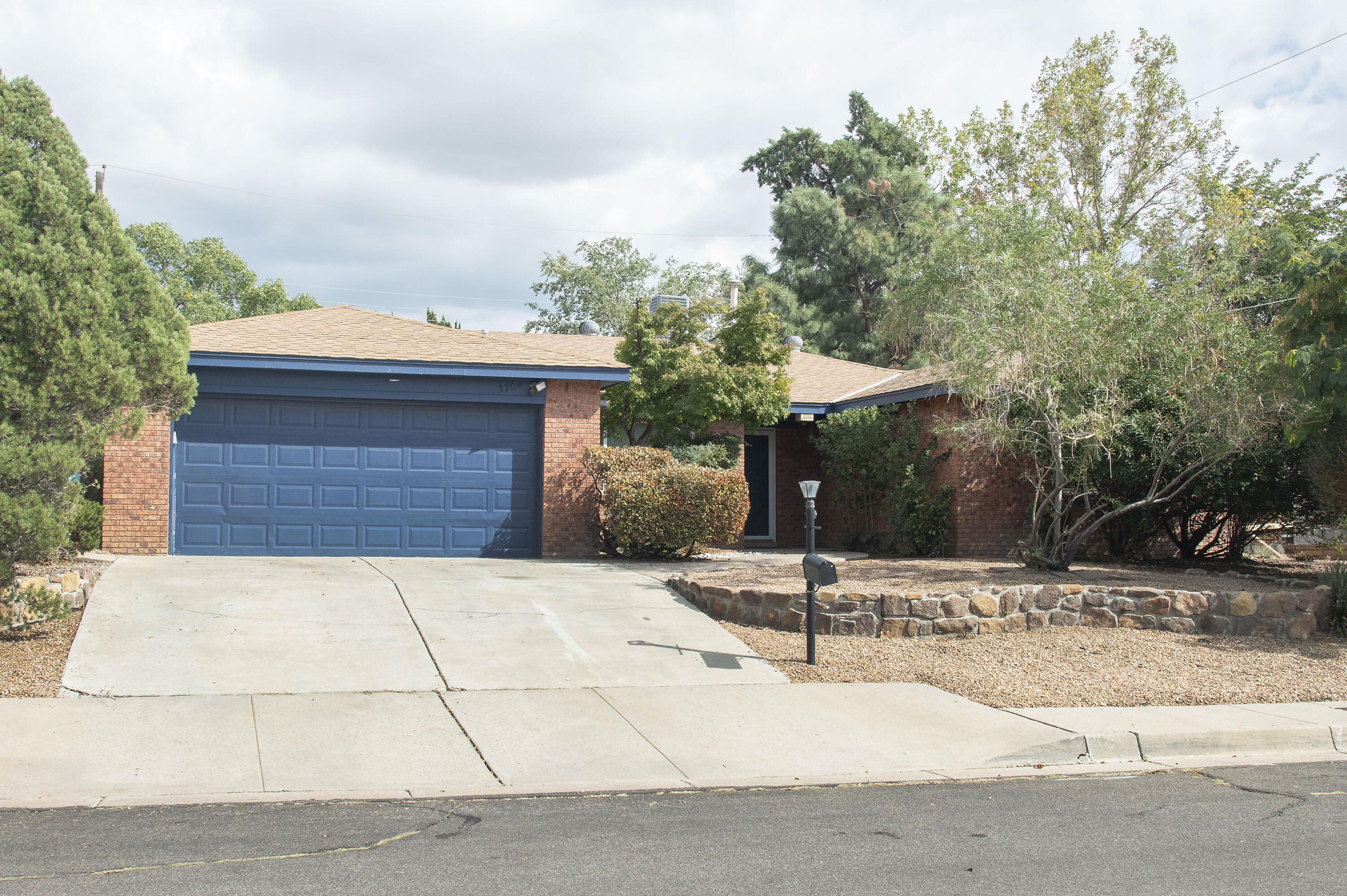 3704 GLORIETA Street NE - Main Image