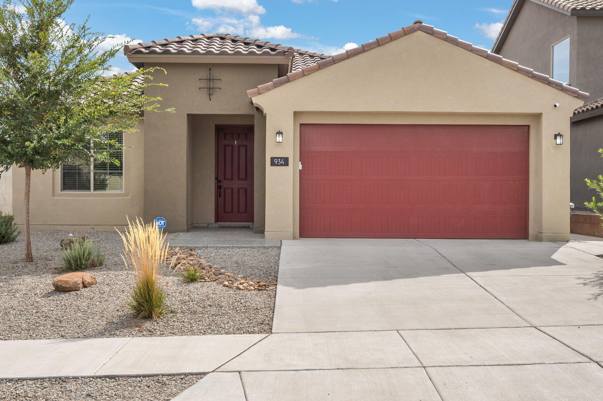 934 Zafiro Road SE - Main Image