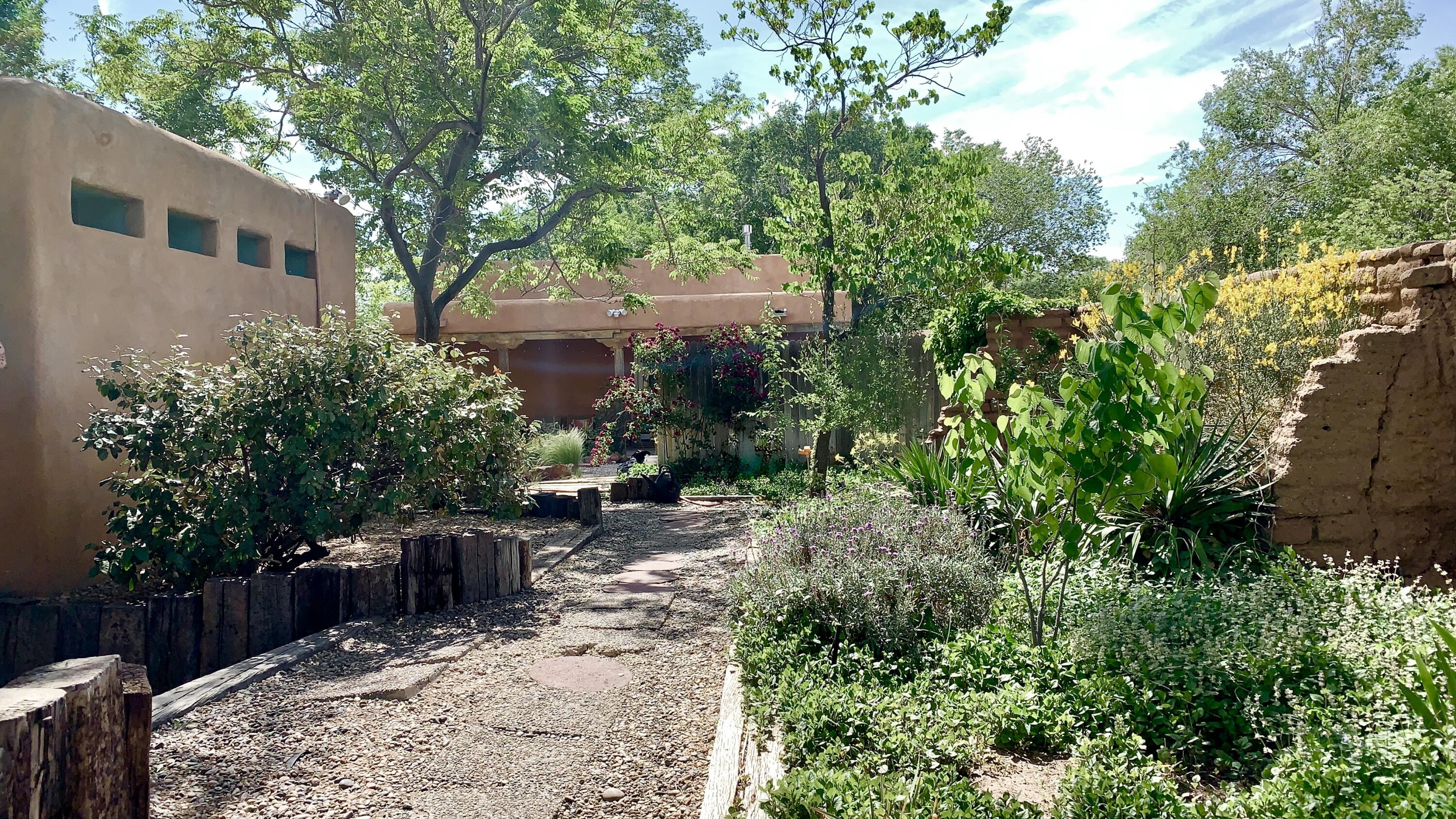 7609 Guadalupe Trail NW - Main Image
