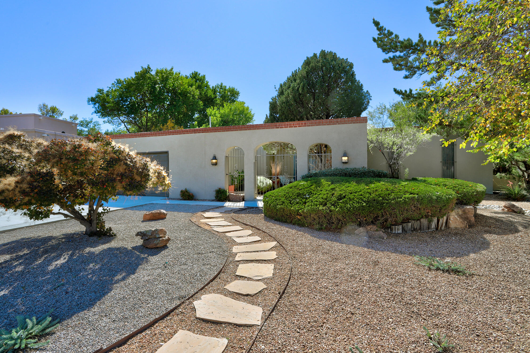 7416 El Morro Road NE - Main Image