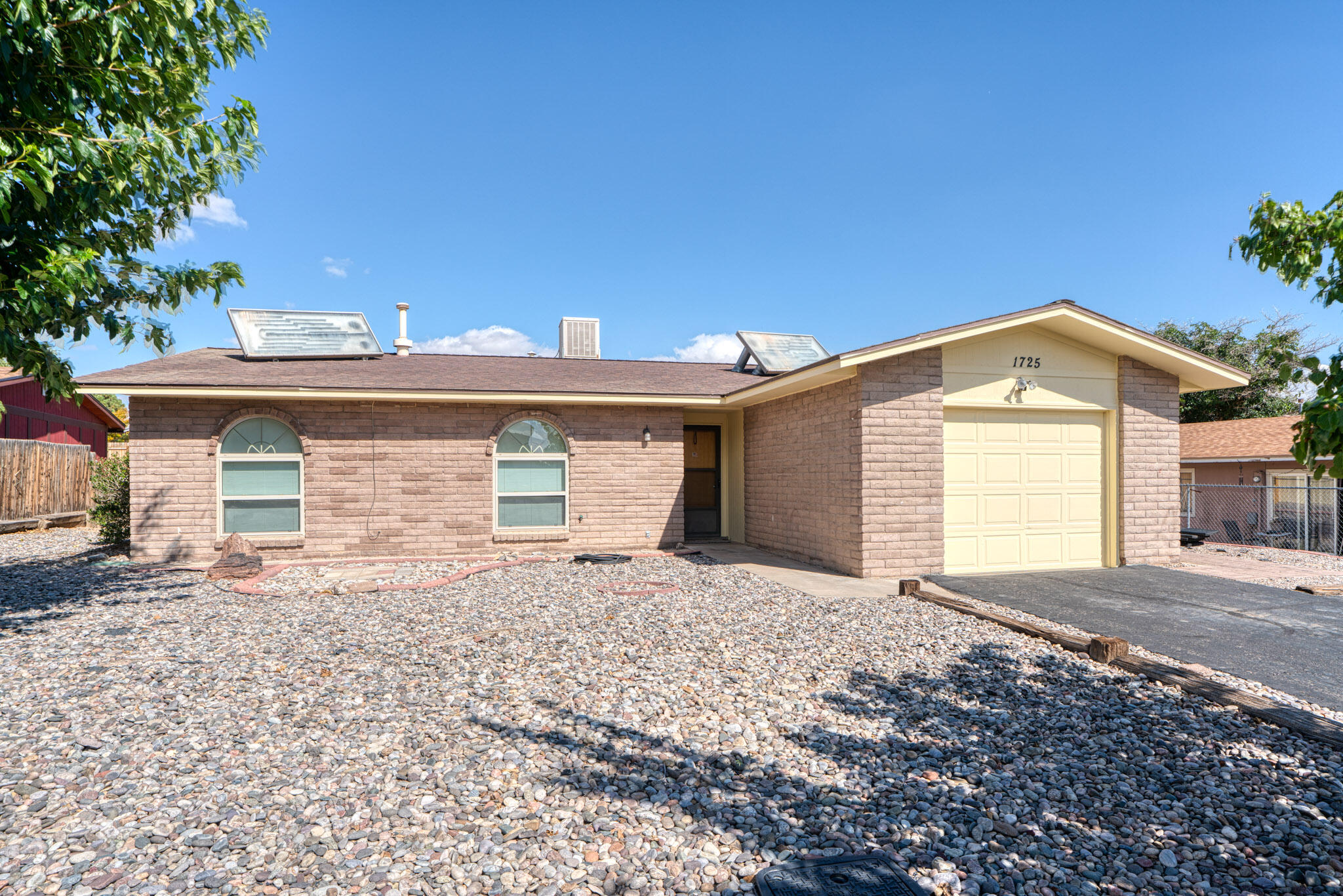 1725 Geraldine Place SE - Main Image