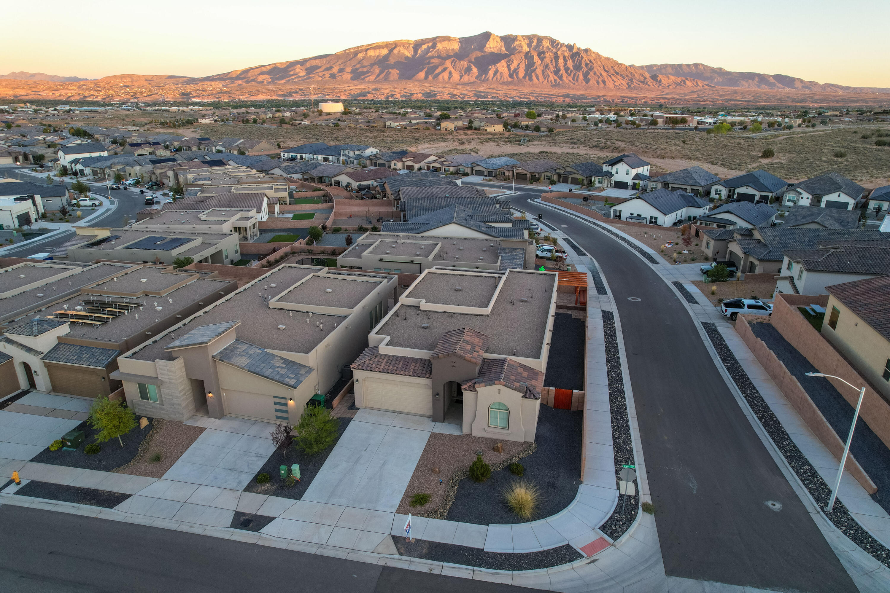 6816 Cleary Loop NE - Main Image