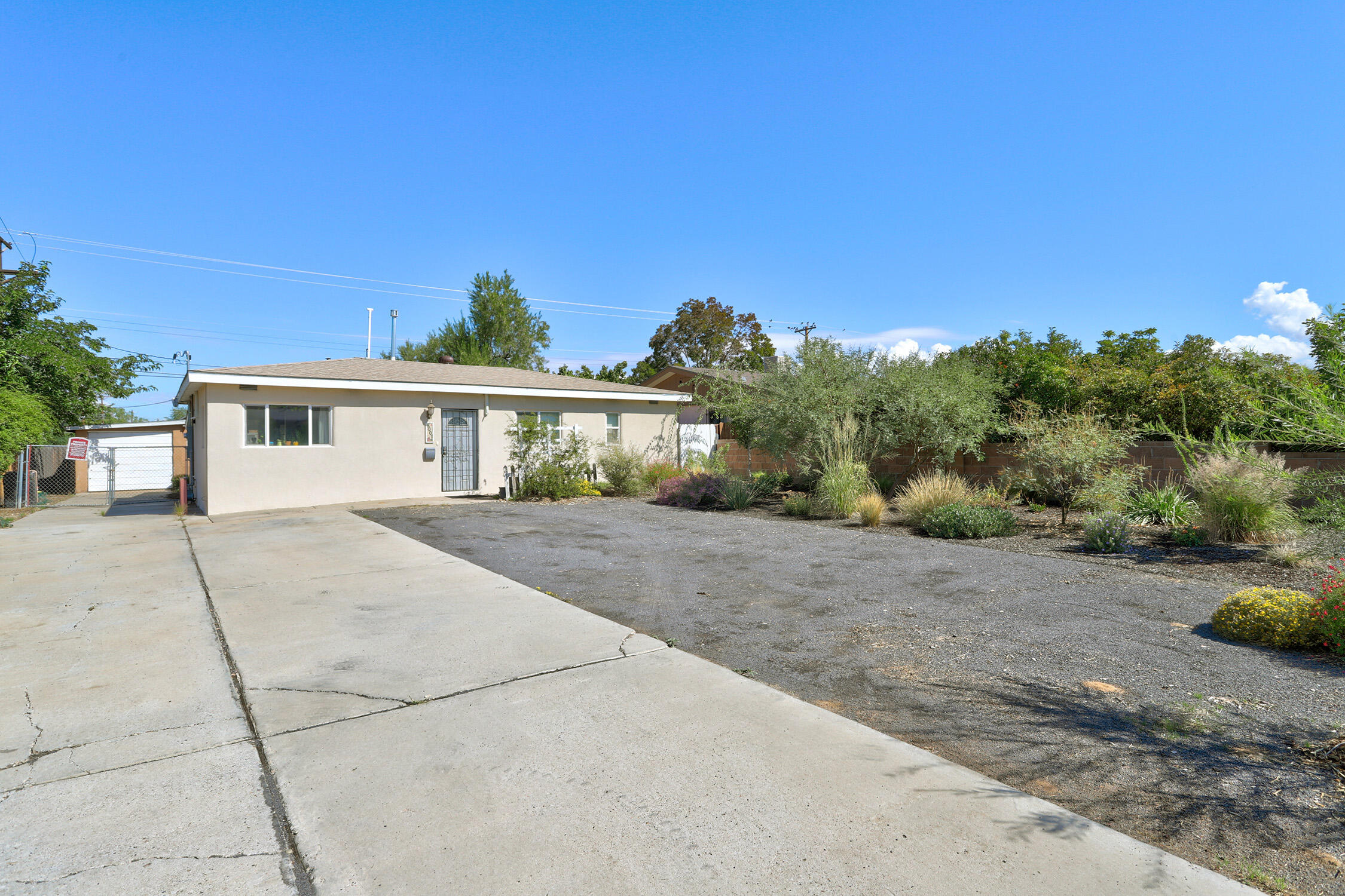 5001 COMANCHE Road NE - Main Image
