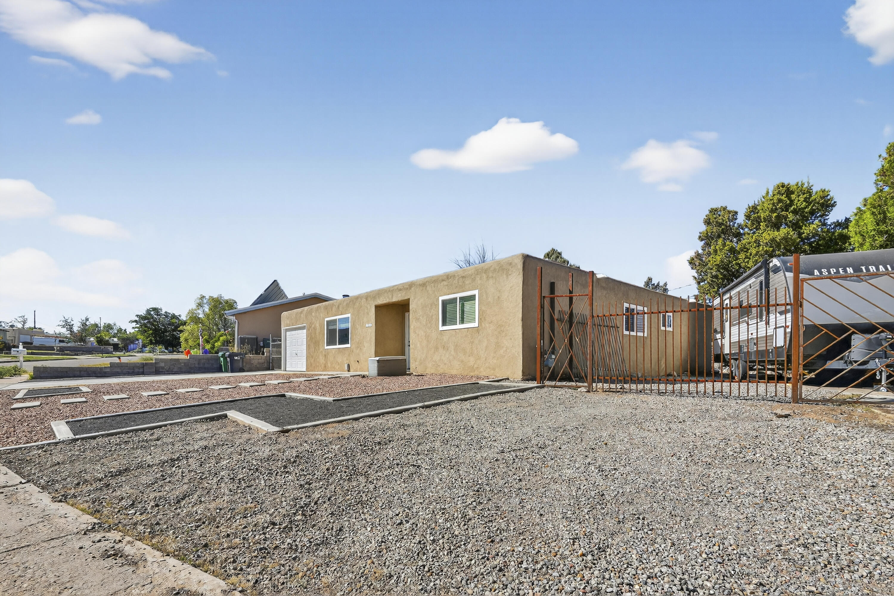 5705 Piedra Road NW - Main Image