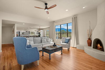 906 Tramway Lane NE, Albuquerque